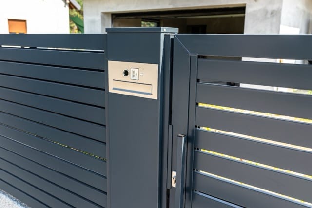 Electric gate with intercom system, enhancing home security with reliable gate options for homes.