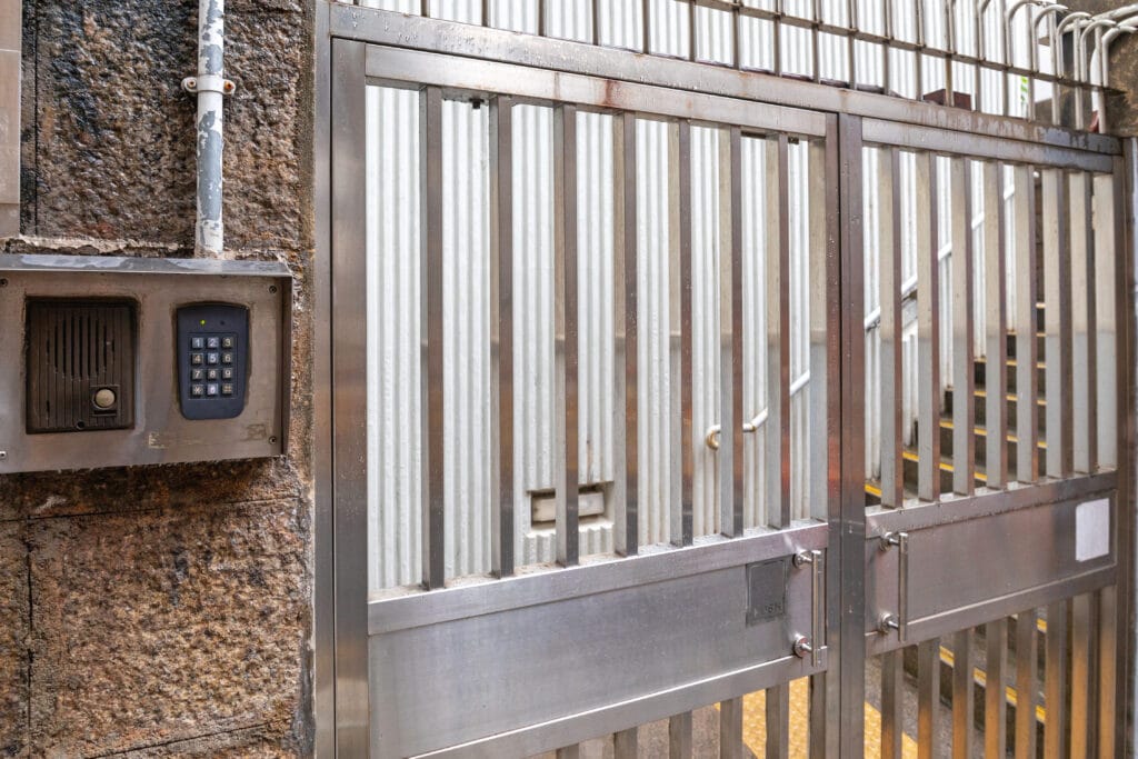 white automatic gate which can be installed by electric gate installers coventry. Currant Live